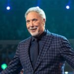 640px-Sir_Tom_Jones_at_The_Queen's_Birthday_Party_(cropped)